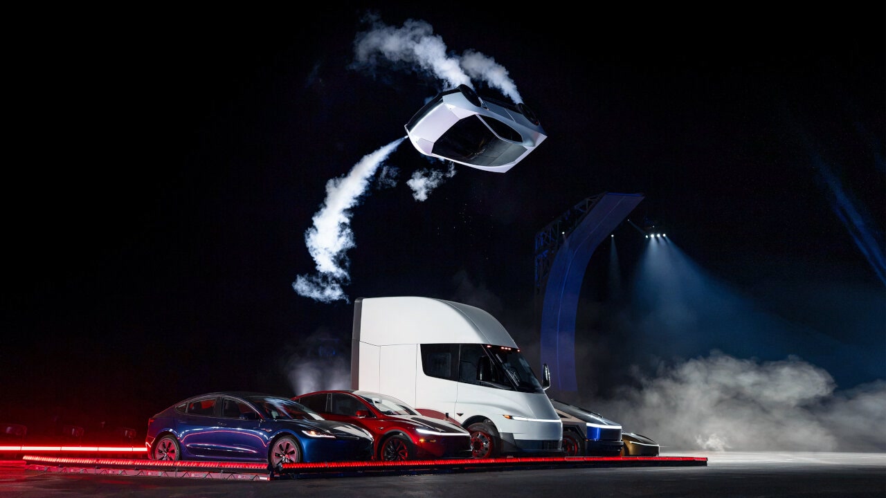 Tesla Roadster Rocket je cool 'leteći' automobil koji ne možete imati
